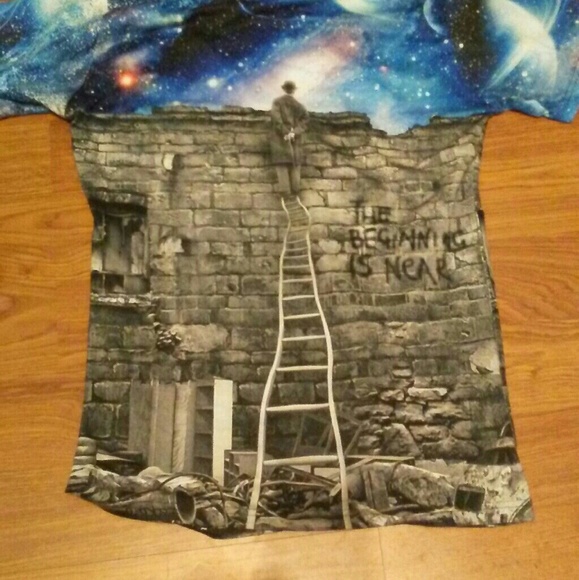 Is small - Picture 1 of 2